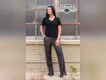 Load image into Gallery viewer, Leopard Pilar Pants
